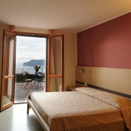 Oroverde Hotel Bergeggi Quarto foto